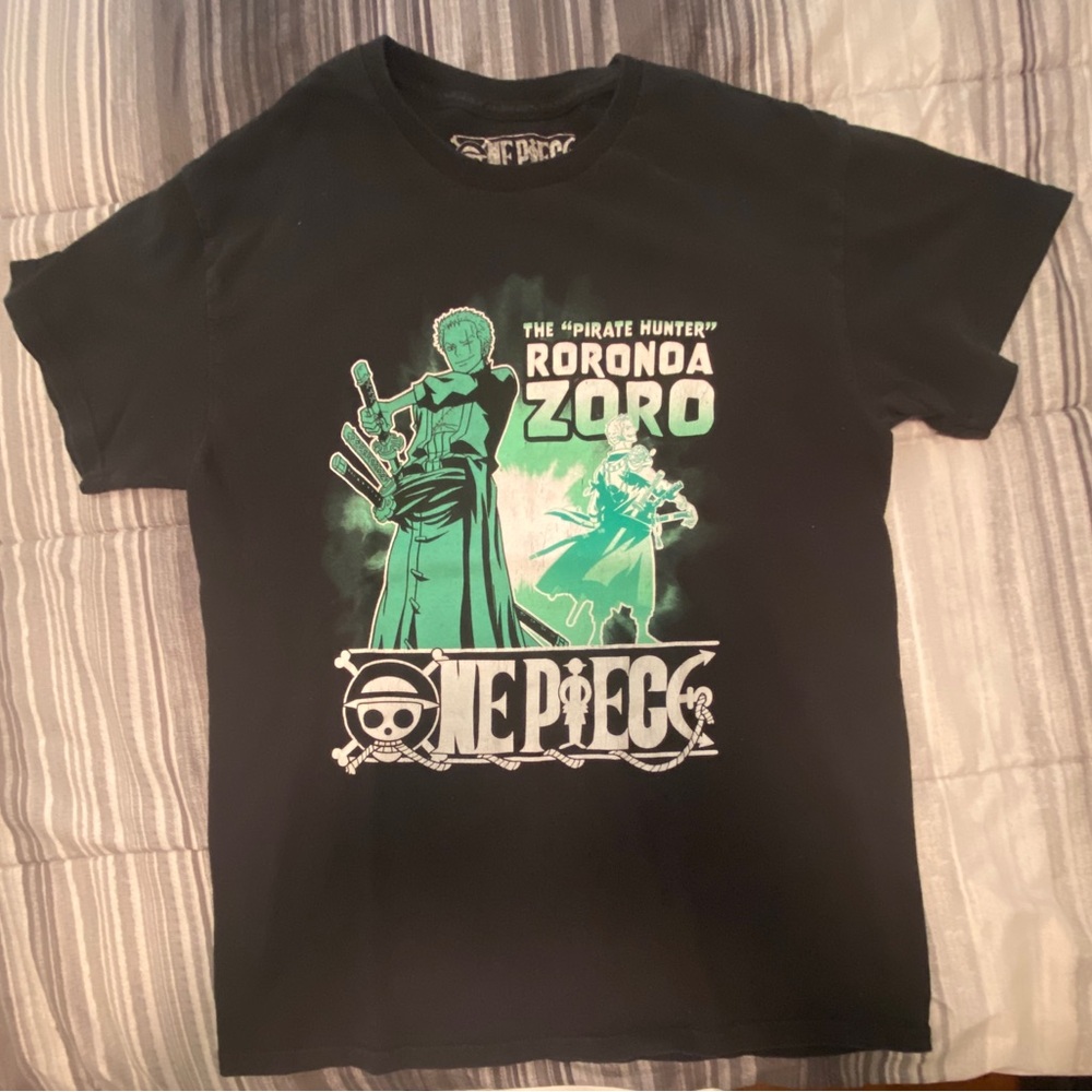 One Piece “Pirate Hunter”Roronoa Zoro T-Shirt.